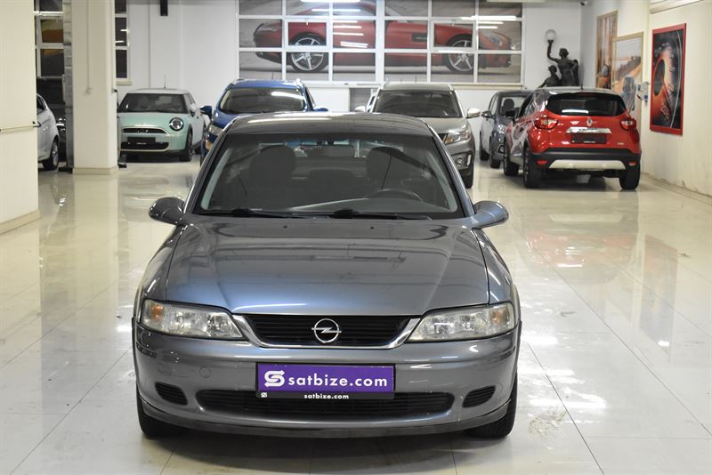 Opel Vectra 1.6 COMFORT